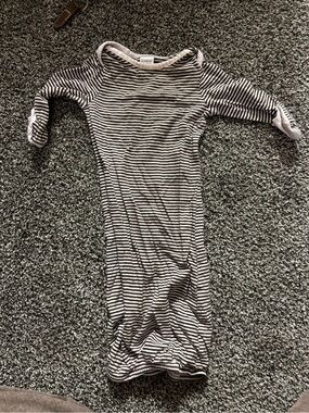 Source Unknown Black & White Striped Long Sleeve Bodysuit
